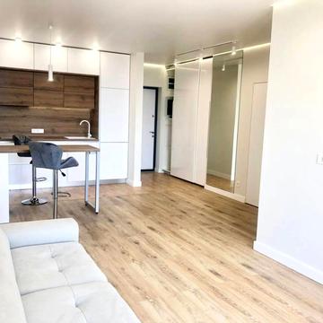 Зарічна вул., 4