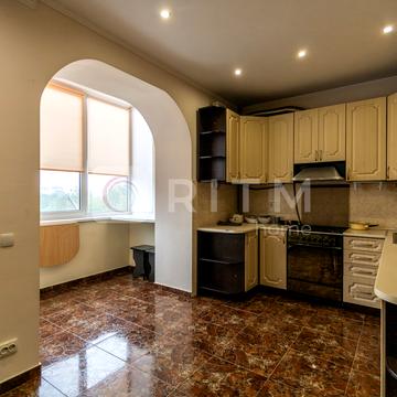 Українська вул., 5