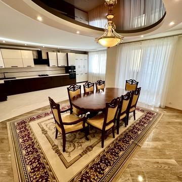 Героїв Майдану вул., 2