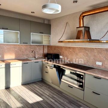 Макіївська вул., 8