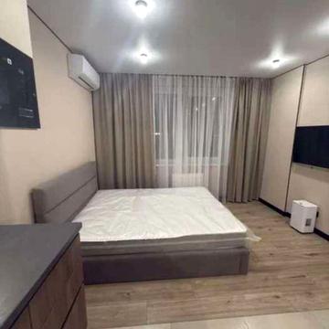 Героїв Небесної Сотні просп., 16/10