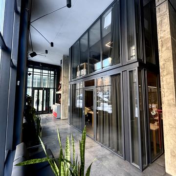 Академіка Філатова вул., 2/1