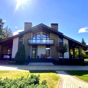 Центральна, 5