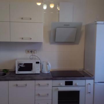 Феодосійська вул., 1