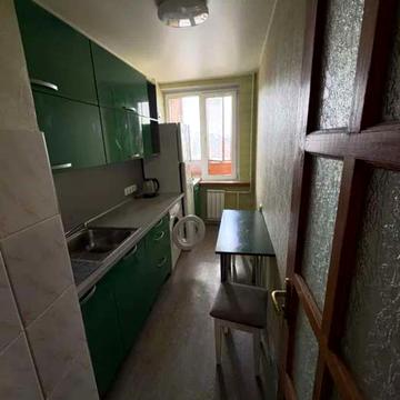 Мілютенка вул., 3