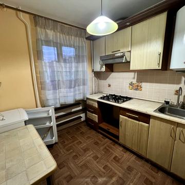 Камянецька вул., 52