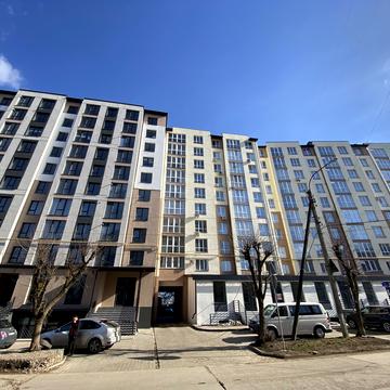 Чорновола вул., (Будинок 1)