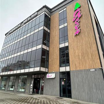 Зарічанська вул., 18