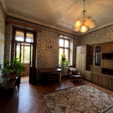 Старосінна пл., 15