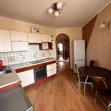 Печерська вул., 2