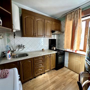 Михайла Комарова вул., 10/4