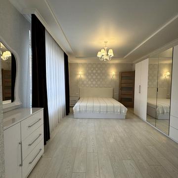 Володимира Івасюка вул., 10