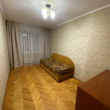 Прирічна вул., 17