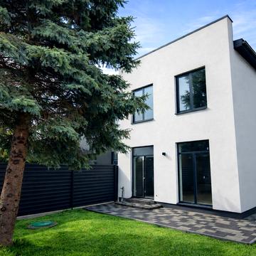 Андрія Малишка вул. (Льва Толстого), 16