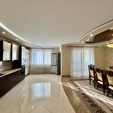 Героїв Майдану вул., (Будинок 2)