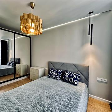 Героїв Майдану вул., 1