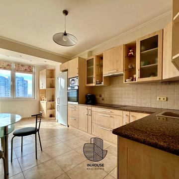 Миколи Бажана просп., 16