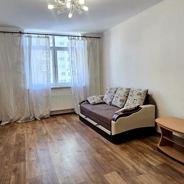 Воскресенська вул., 14-Б