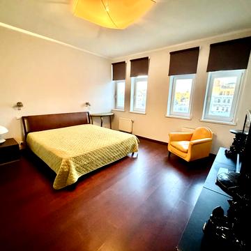 Тараса Шевченка бульв., 11