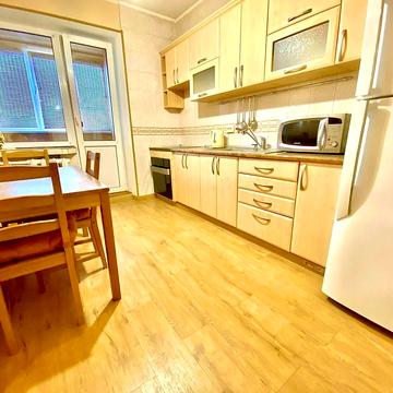 Оболонська вул., 47