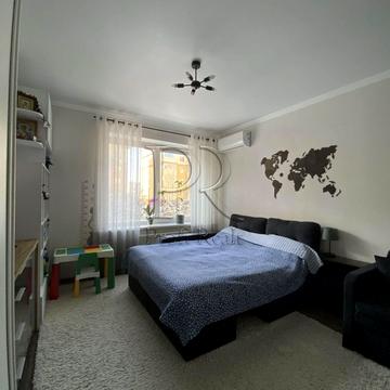 Тарасівська вул., 3