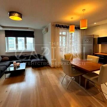 Дніпровська набережна вул., 19