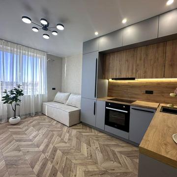 Героїв Небесної Сотні просп., (Будинок 20/10)