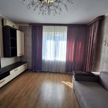 Академіка Корольова вул., 21