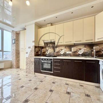 Тернопільська вул., 10