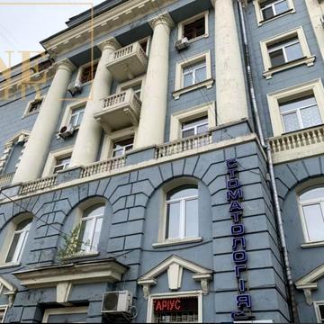 Богдана Хмельницького вул., 9