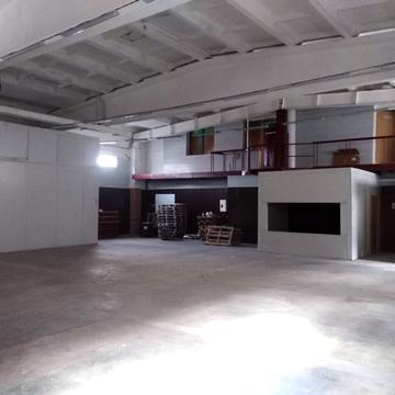 Будівельників вул., 1