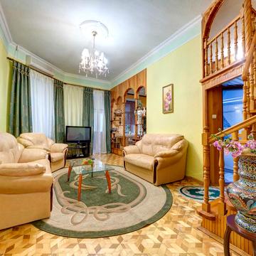 Шота Руставелі вул., 10/40