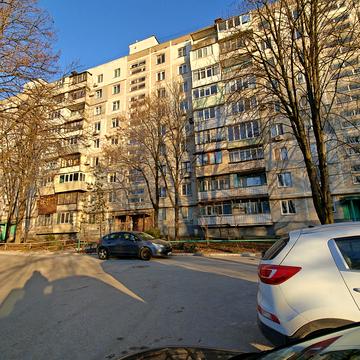 Чарівна вул., 127