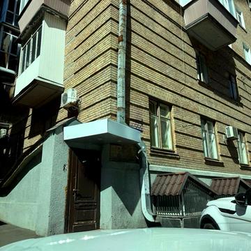 Гоголівська вул., 49