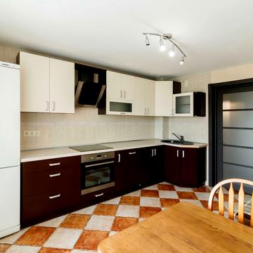 Братиславська вул., 7-А