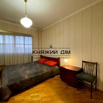 Гната Юри вул., 6