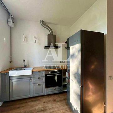 Івана Світличного вул. (Петровського), 4