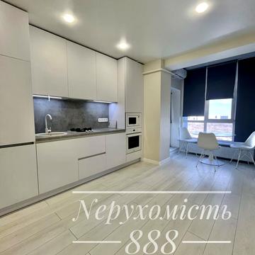 Героїв Небесної Сотні просп., 16/26