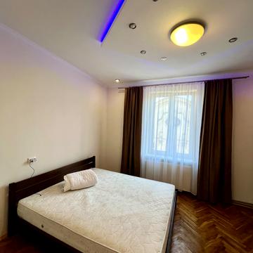 Модеста Менцинського вул., 7