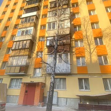 Андрія Головка вул., 1