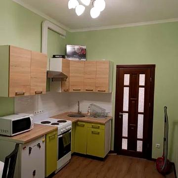 Сергія Єфремова вул., 37