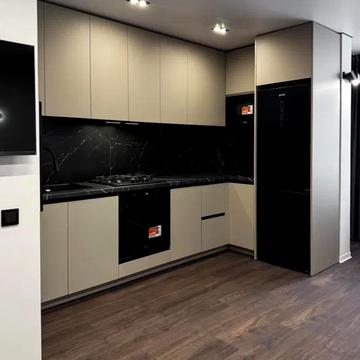 Степана Бандери вул., (Будинок 4)