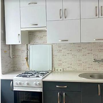 Академіка Євгена Лазаренка вул., 2