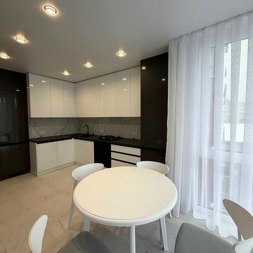 Степана Бандери вул., (Будинок 4)