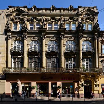 Гетьмана Петра Дорошенка вул. (Жовтнева), 19