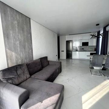 Зарічна вул., 6