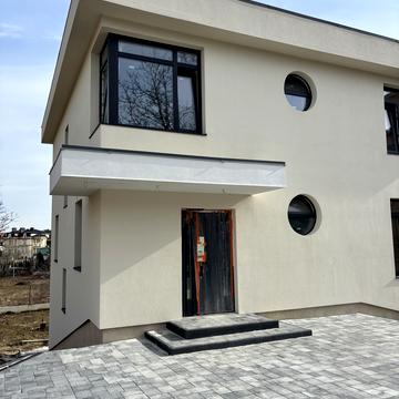 Андрея Шептицького вул., 4