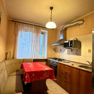 Небесної Сотні просп. (Маршала Жукова), 18