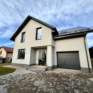 Польова вул., 8