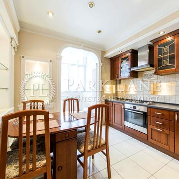 Богдана Хмельницького вул., 61